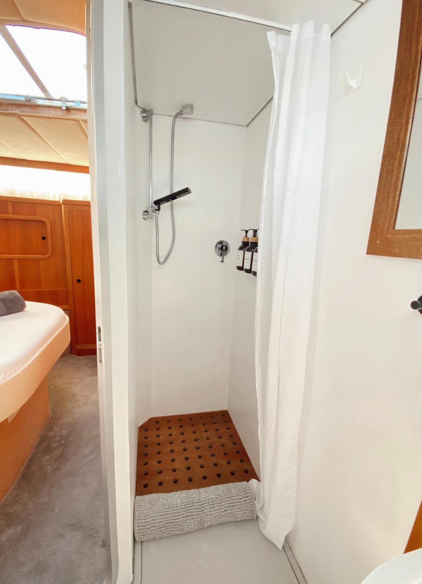 Malmo'S Yacht Hotel Valencia Bagian luar foto